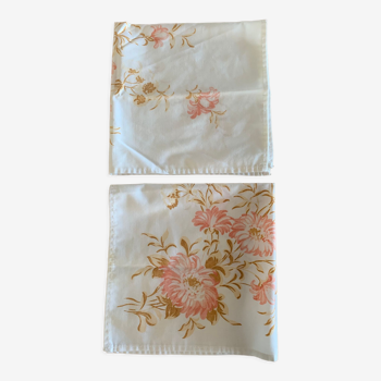 Lot 2 vintage towels flower patterns