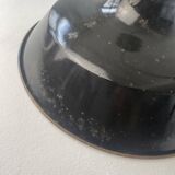 Ancienne suspension industrielle en email noir  40 cm