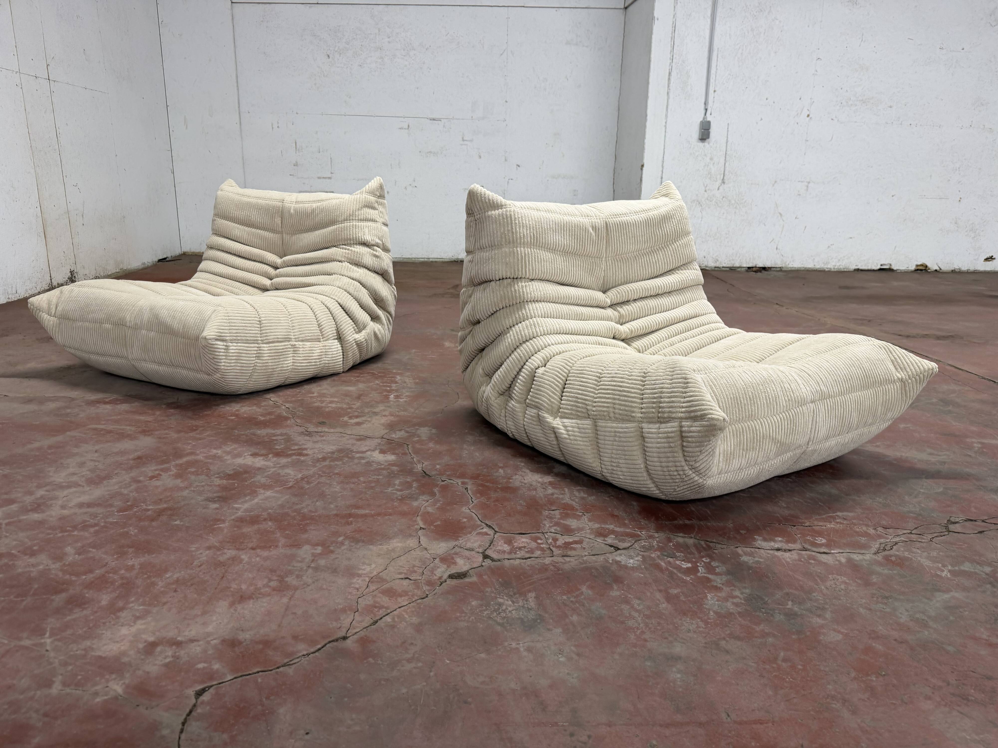 Ligne Roset Togo 2x 1-seater with 1x ottoman in beige corduroy in 10/10 condition!!