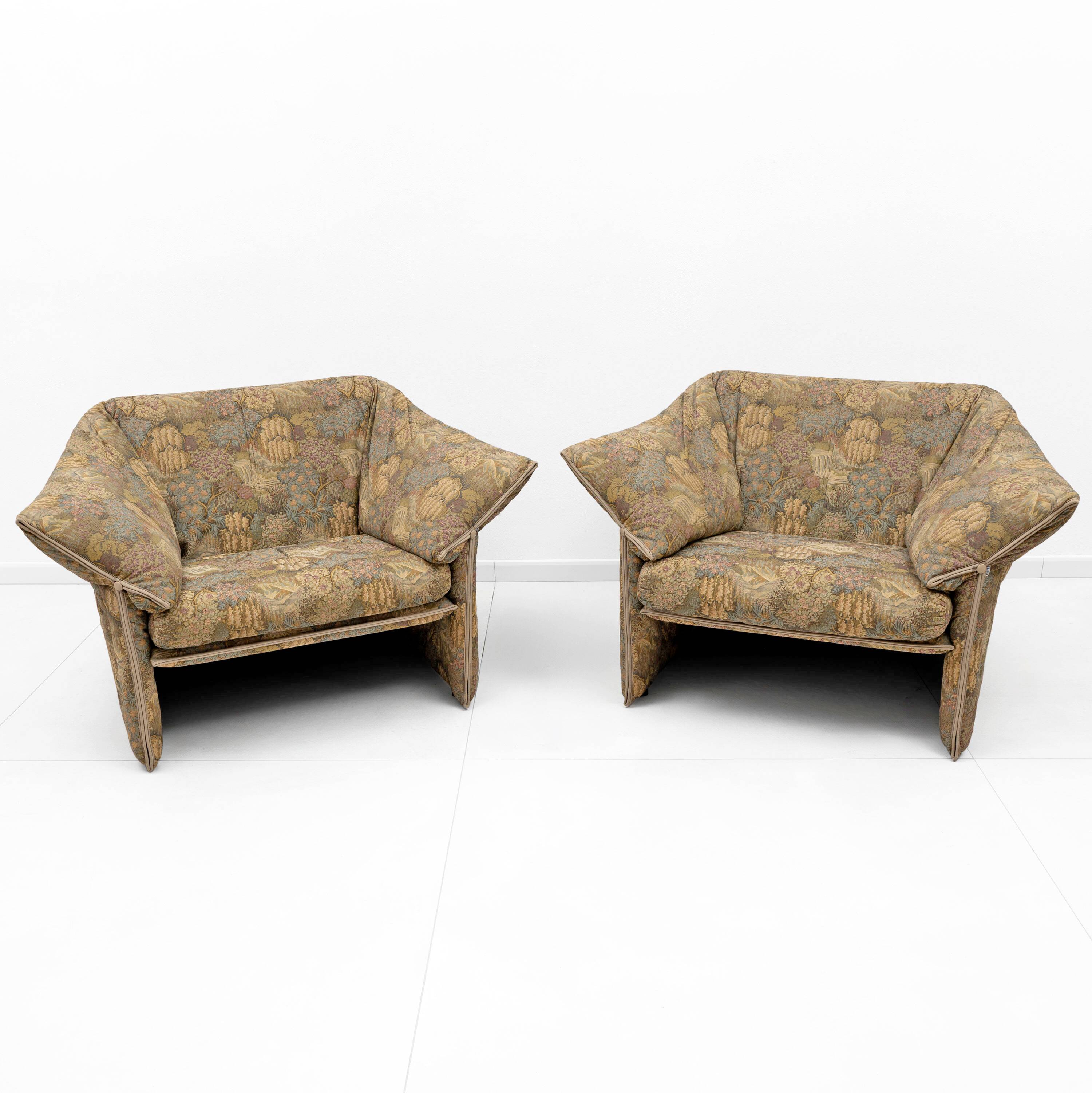 Pair of jacquard fabric armchairs, Mario Bellini, "Le stelle" B&B Italia,70