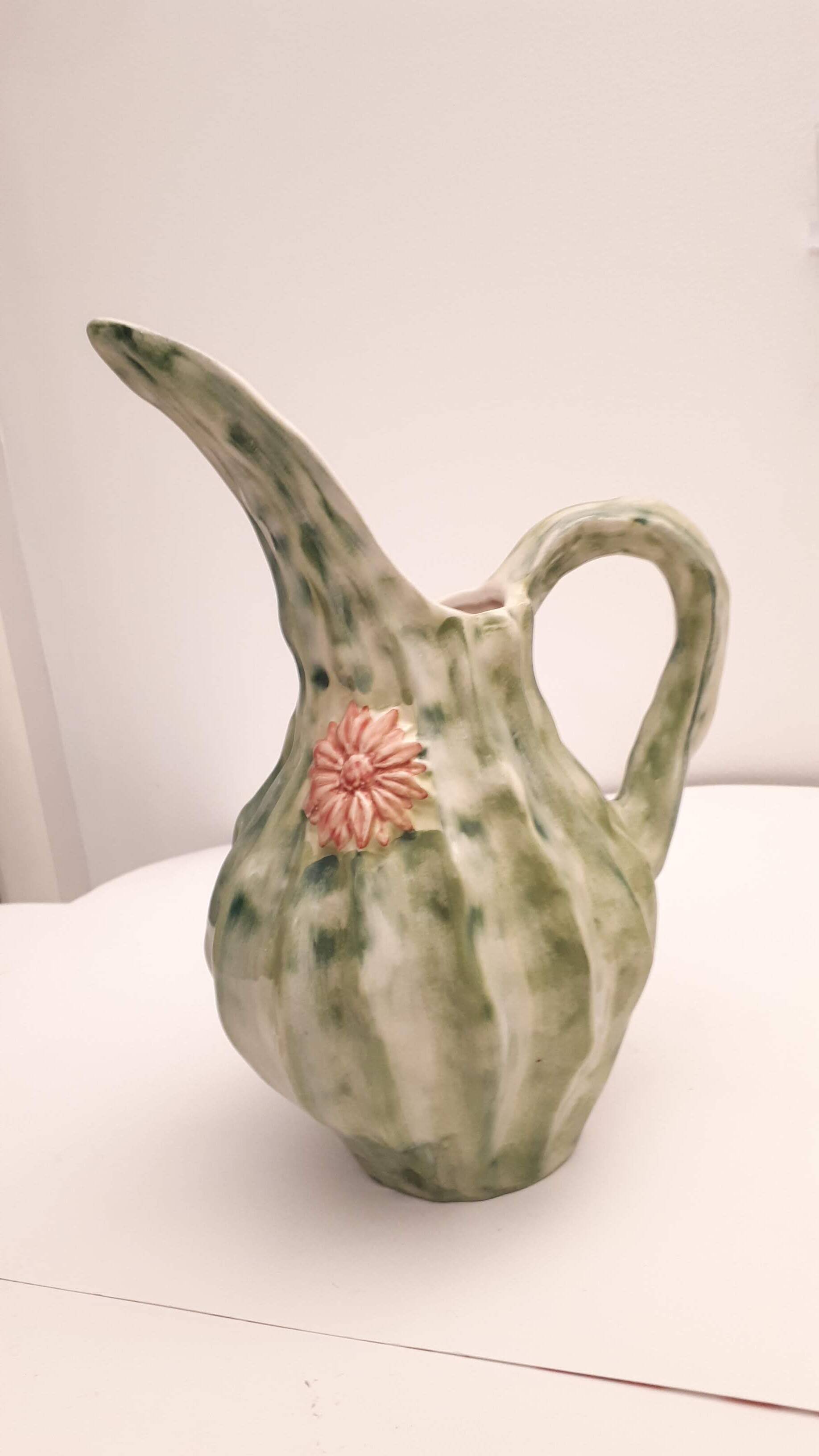 Pichet ou carafe en barbotine