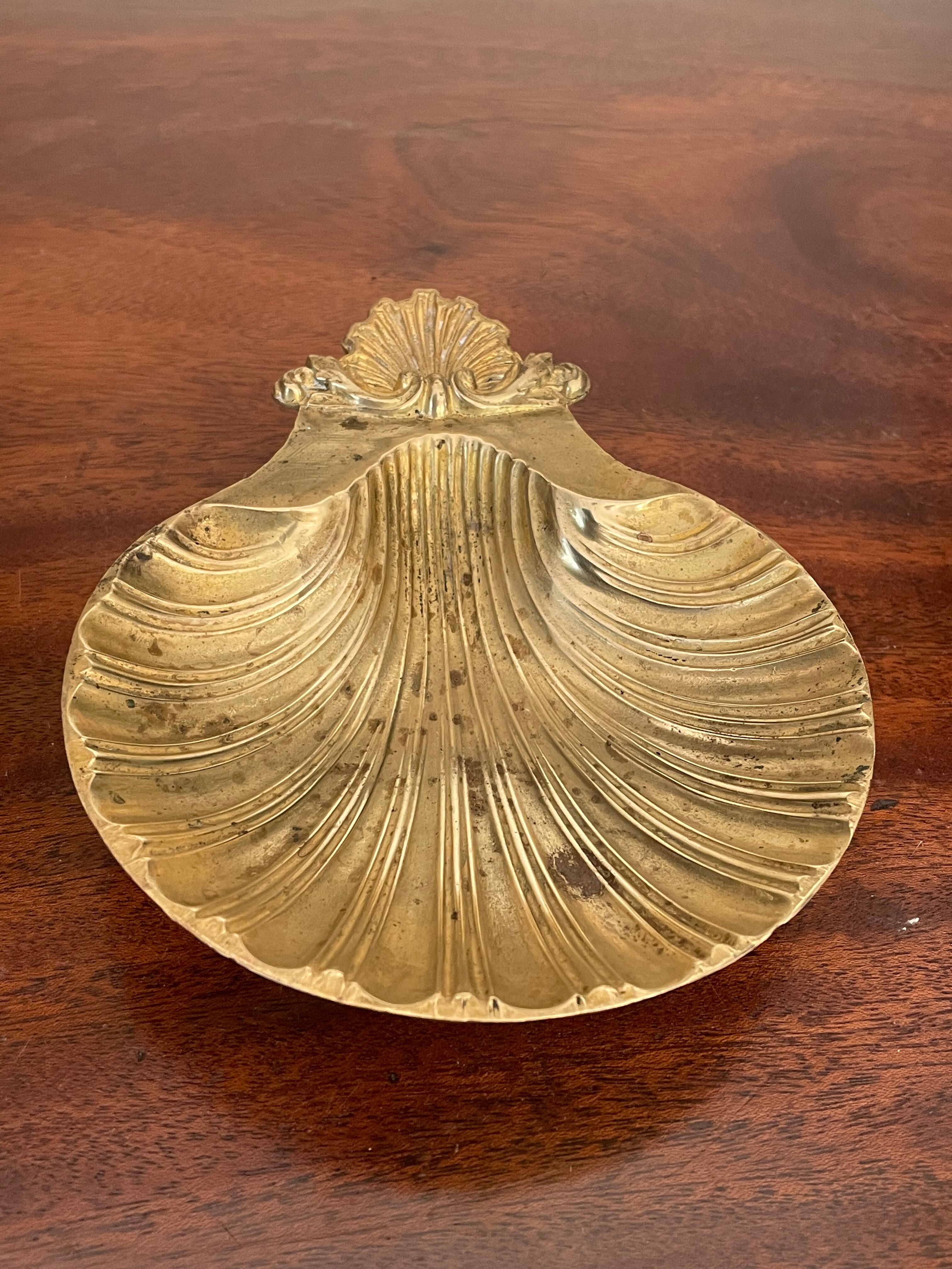 Vide-poches coquille en bronze doré