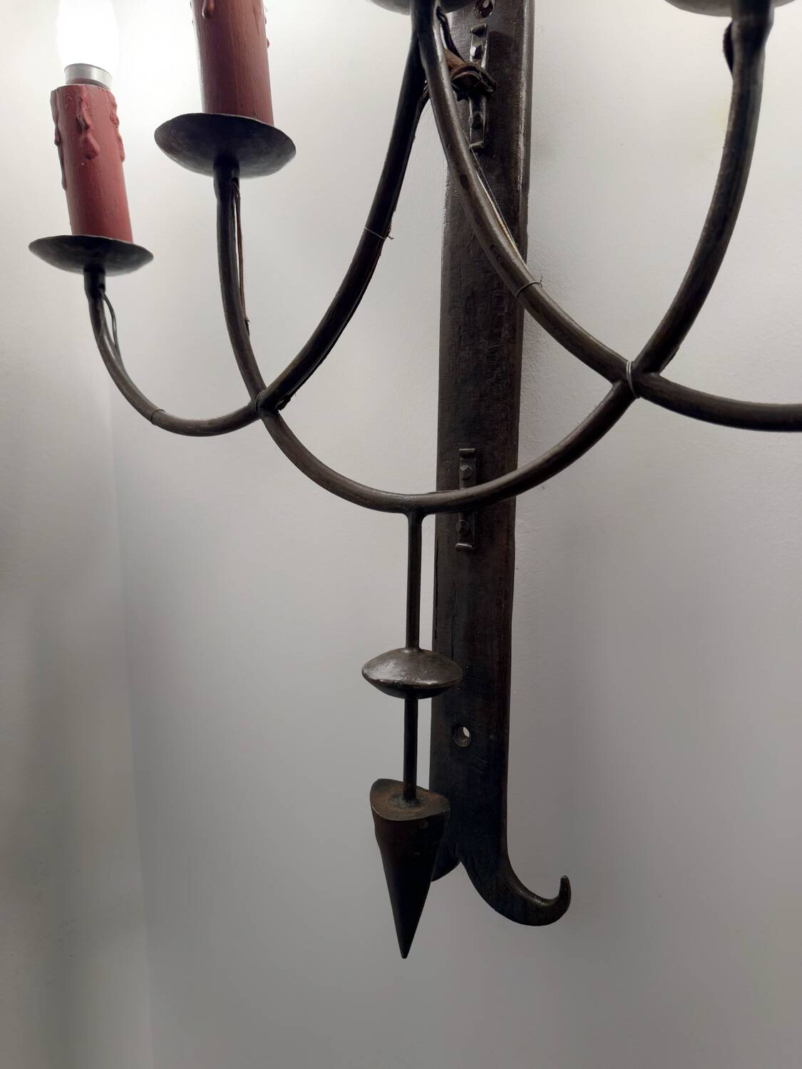 Grande applique fer forgé style gothique années 60