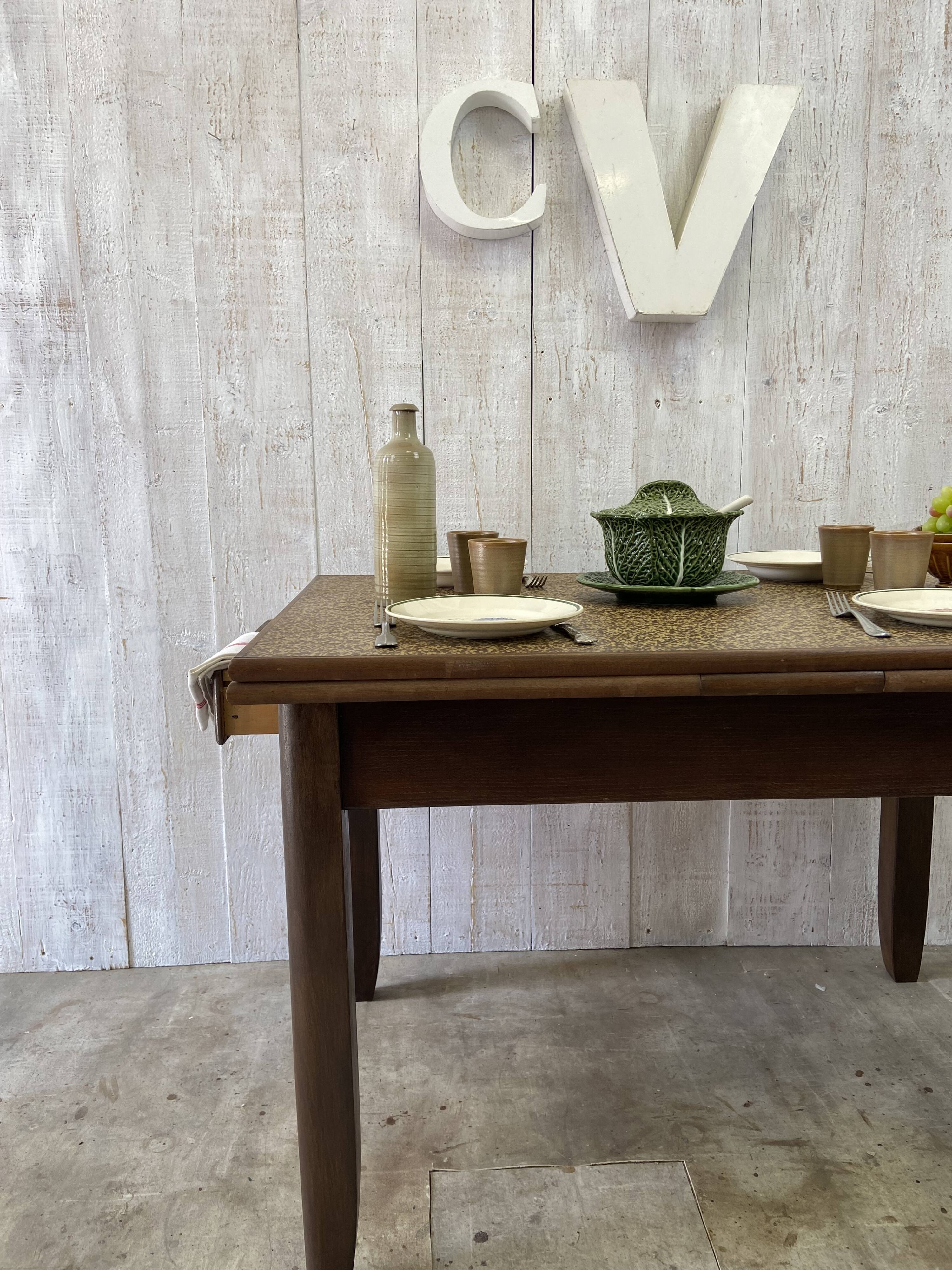 Extendable farm table