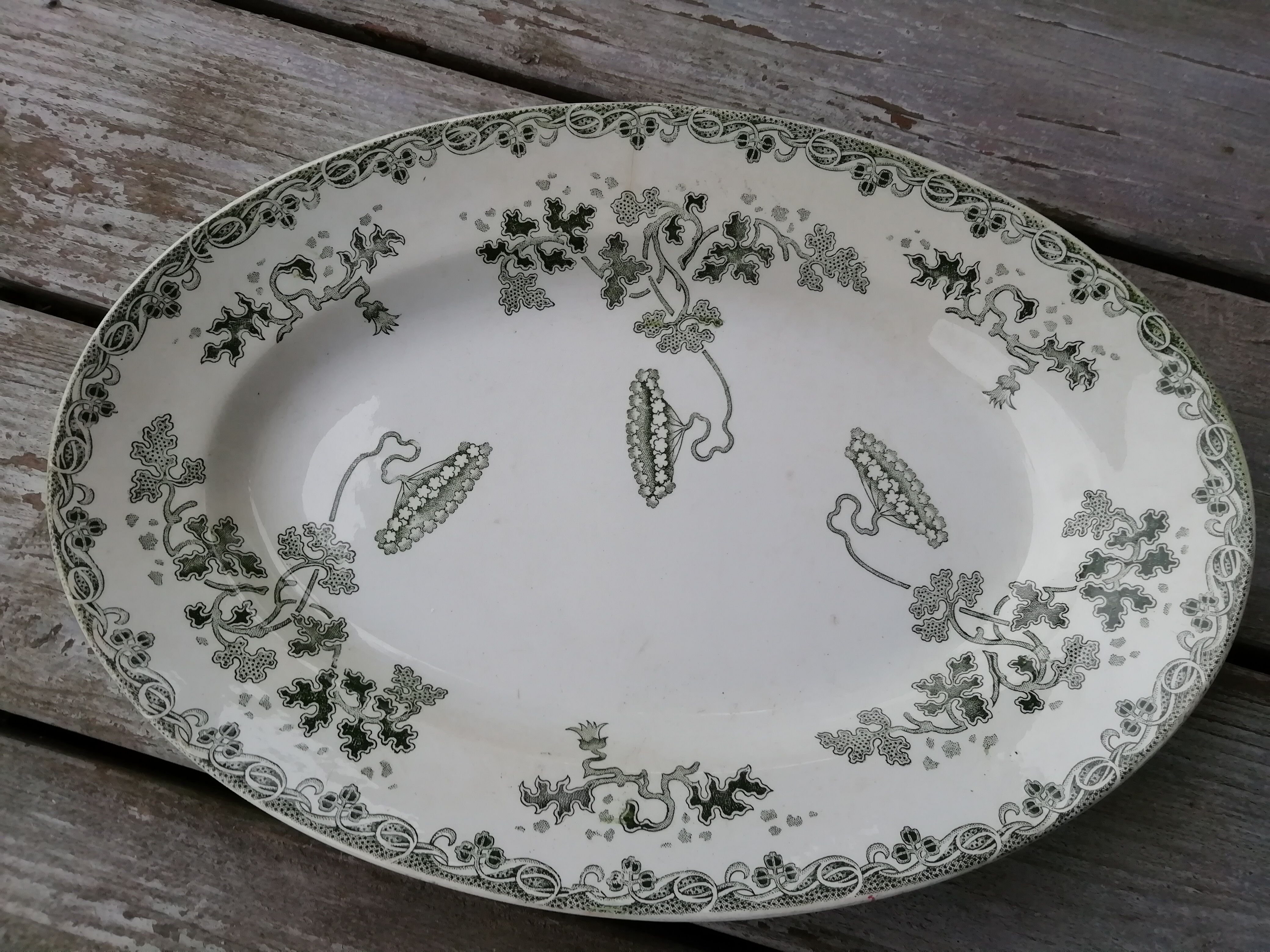 Oval iron earth dish