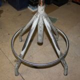 Swivel-adjusting industrial high chair