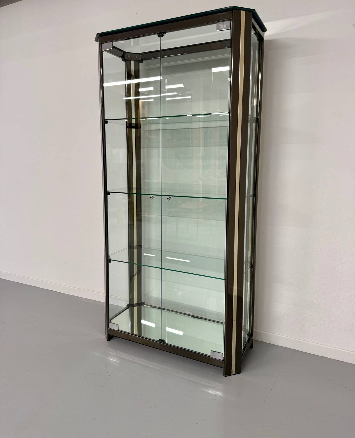 Antique display cabinet shelf in brass metal Italian design from the 70s