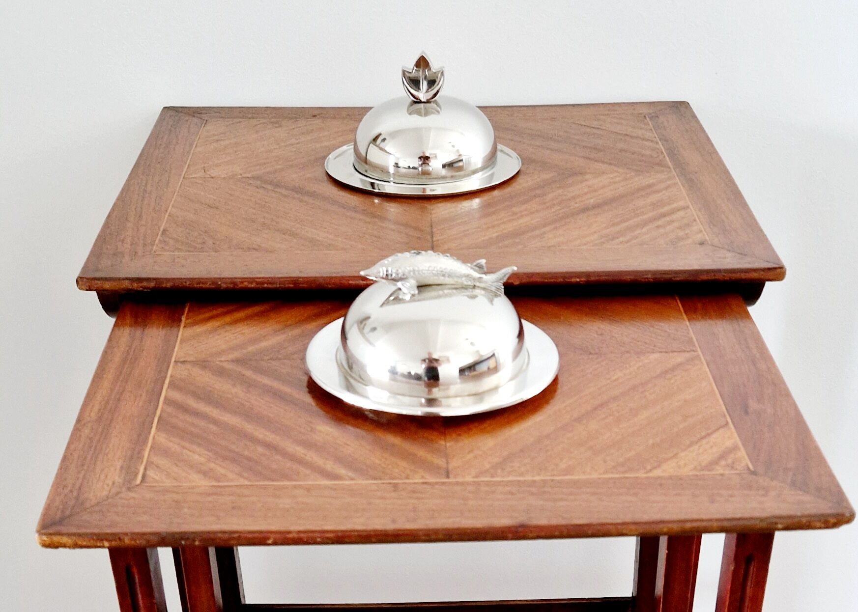 Individual butter dish in silver metal leaf decoration