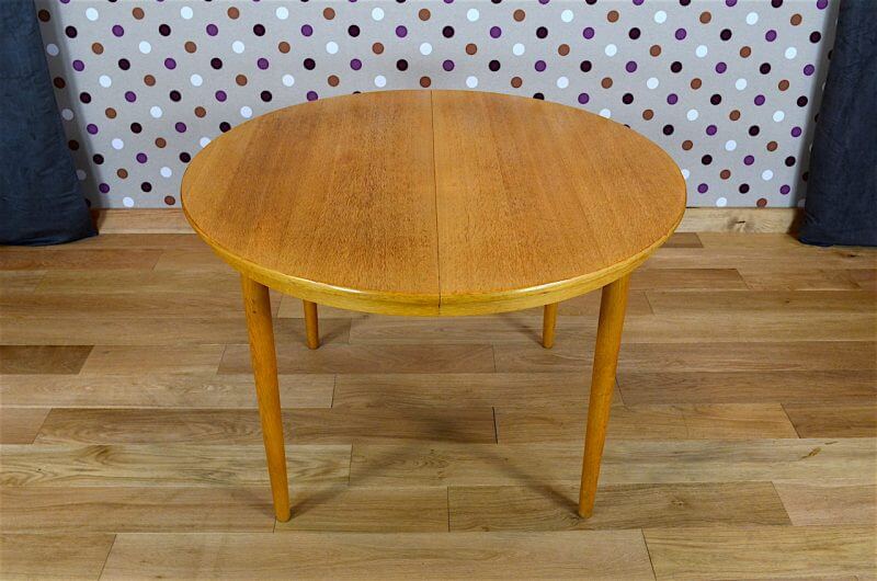 Scandinavian design round table in blond oak Farstrup vintage 1960
