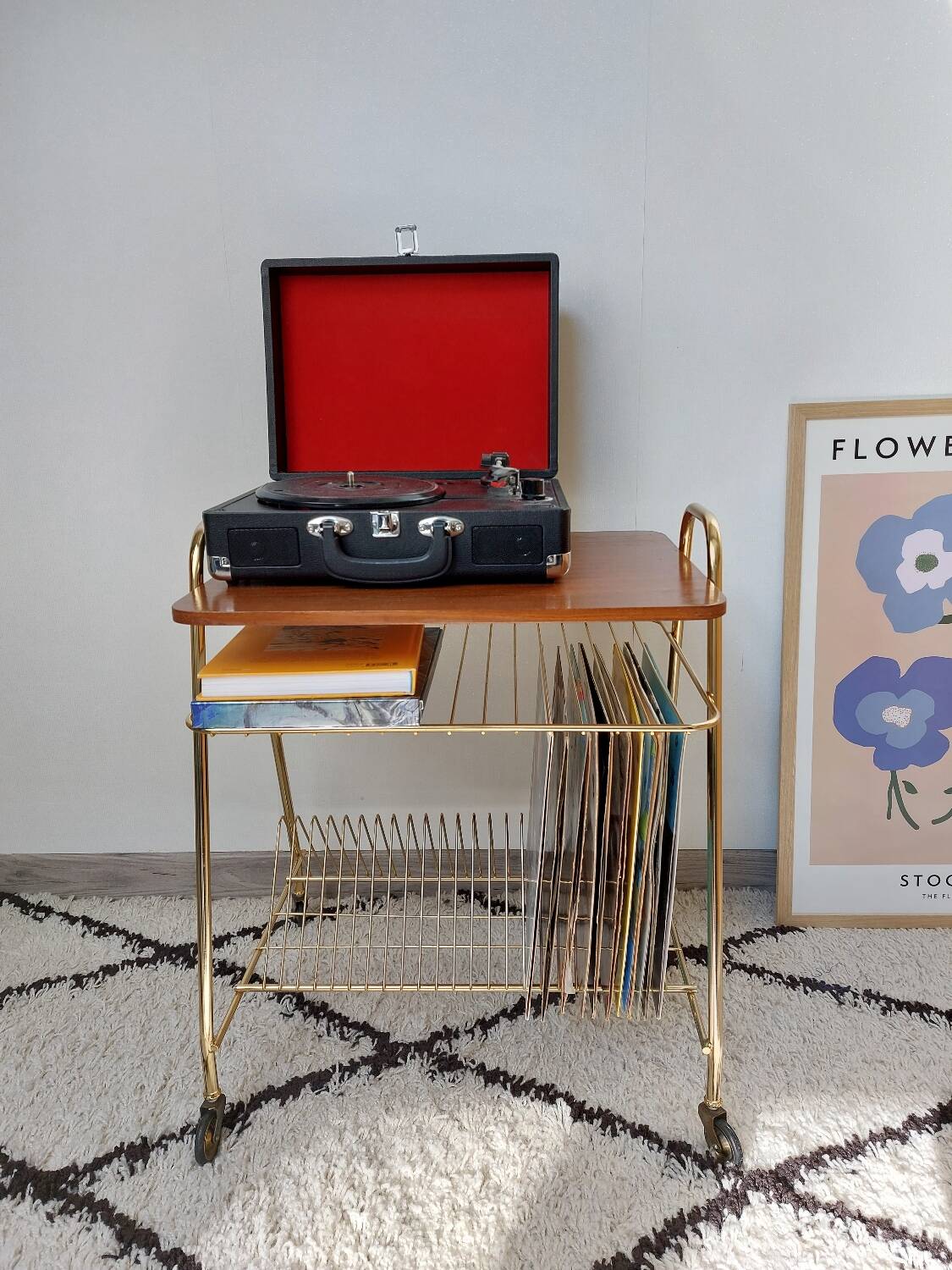 Side table for storing vinyl records