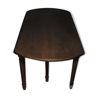 Oval flap table