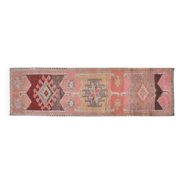 Tapis de couloir vintage turc Oushak fait main en laine et coton rose, années 1970