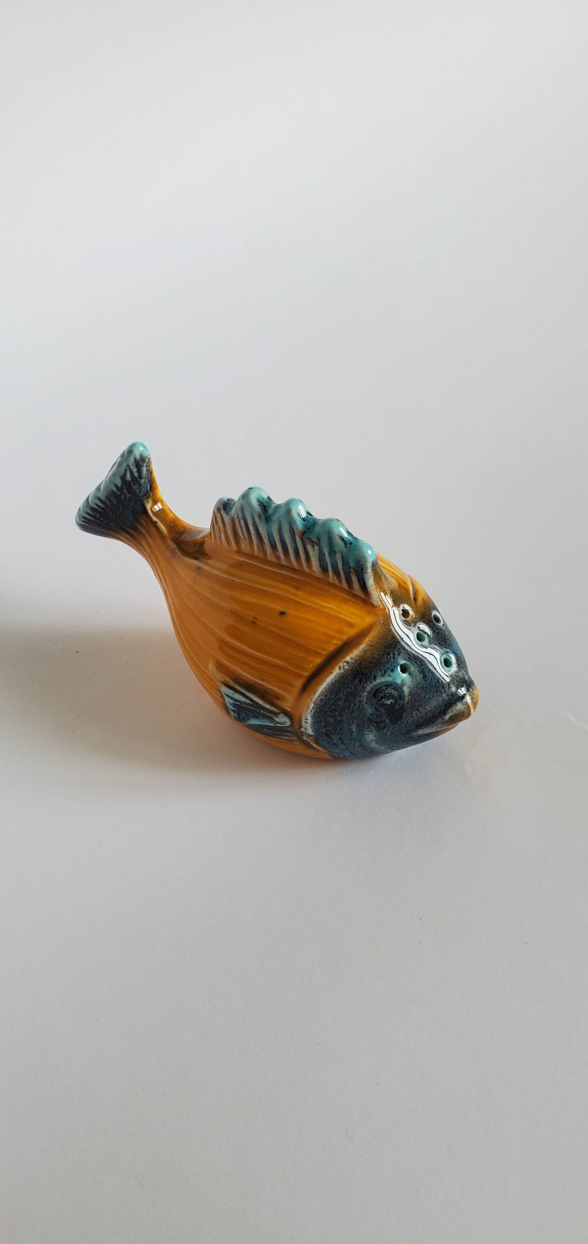 Salt and pepper shaker set with fish design from the 1970s.