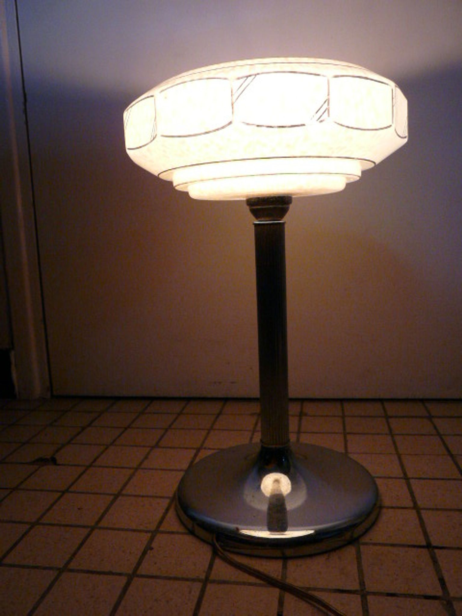 Lampe vintage chrome et globe tulipe verre Clichy