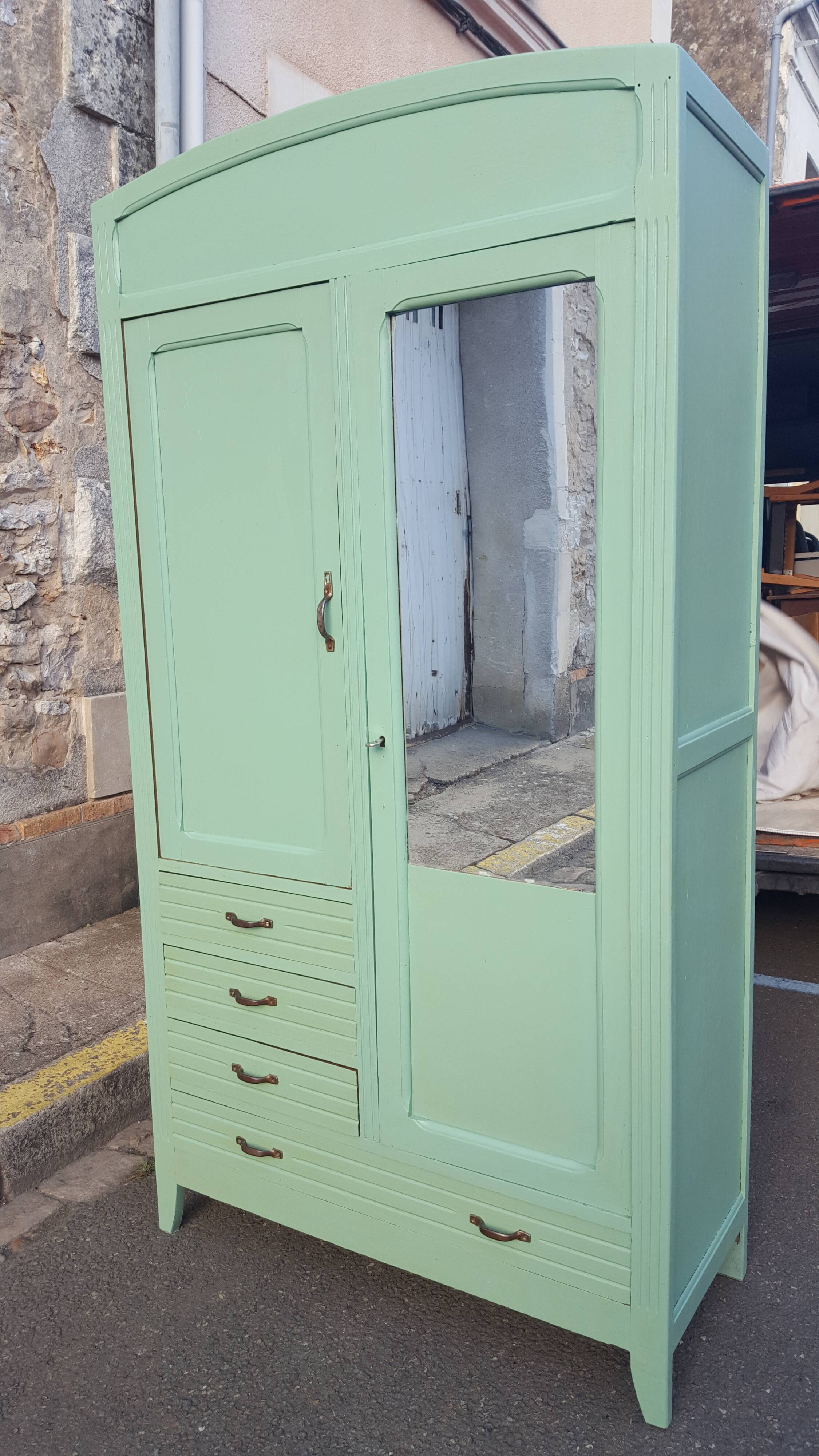 Vintage parisian wooden slip-up