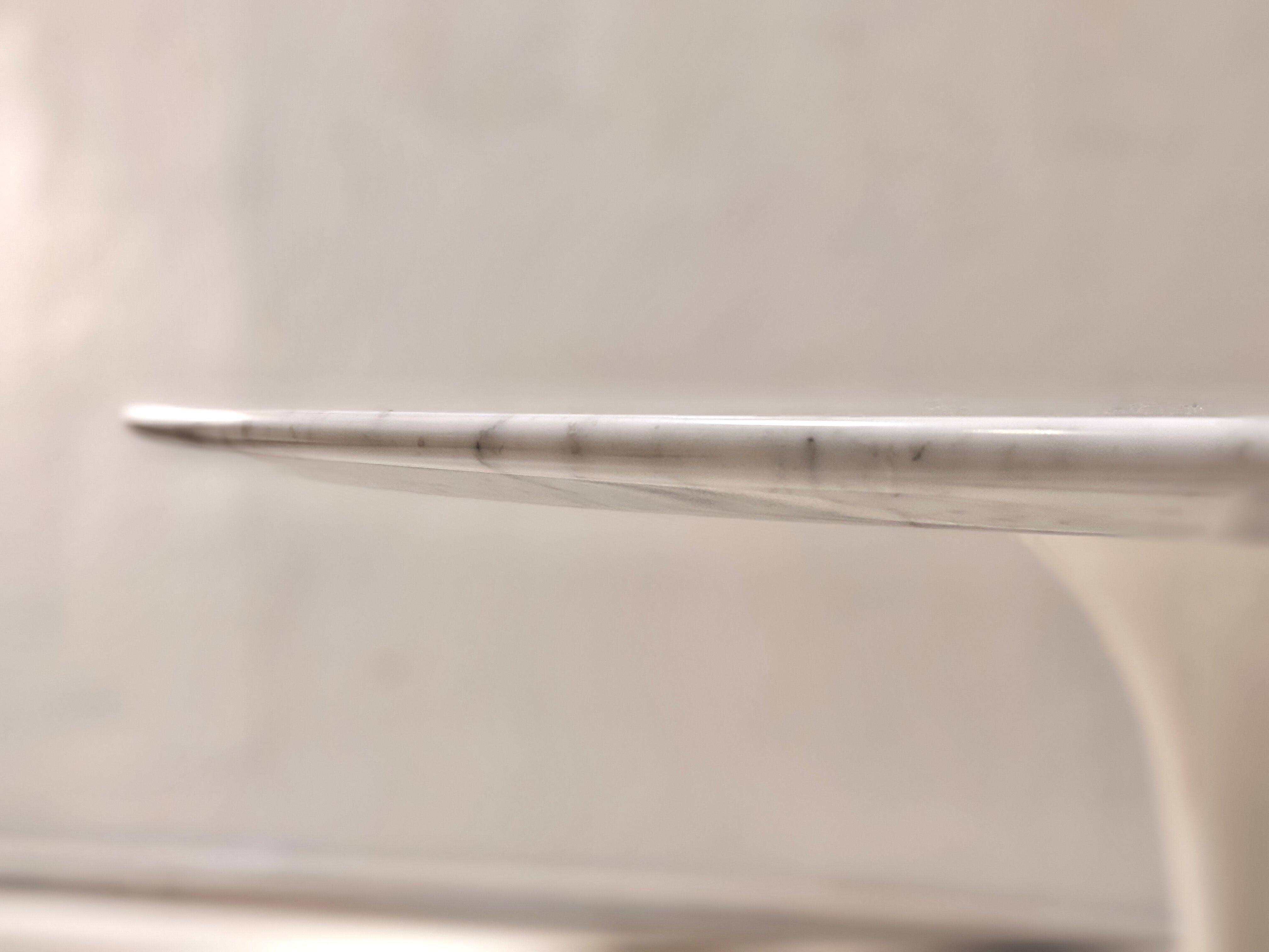 Round table in Carrara marble by Eero Saarinen for Knoll