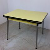 Table and chairs in formica yellow