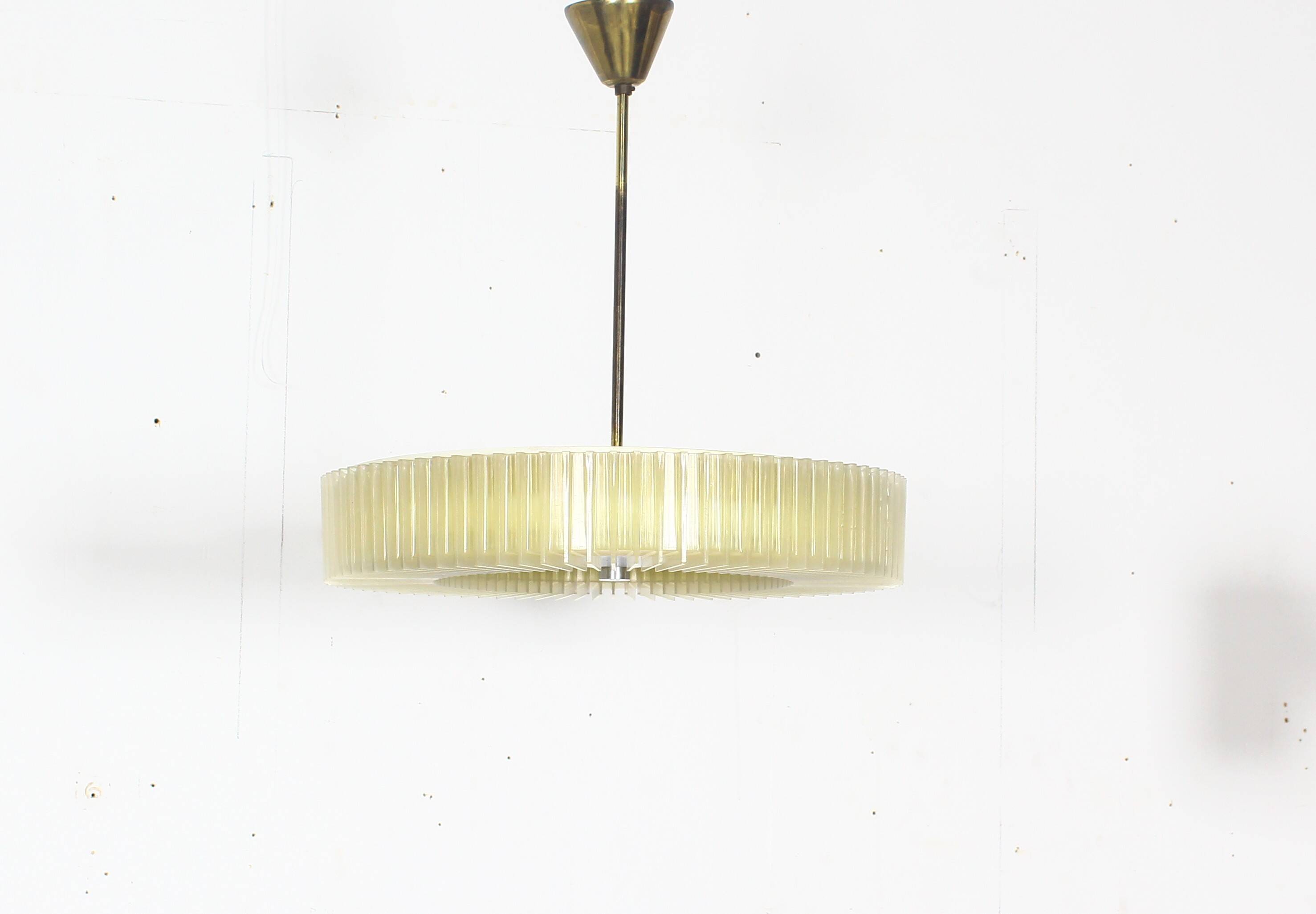 Small Lucite chandelier or ceiling light, 1970