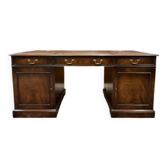 Classic English Chesterfield Desk