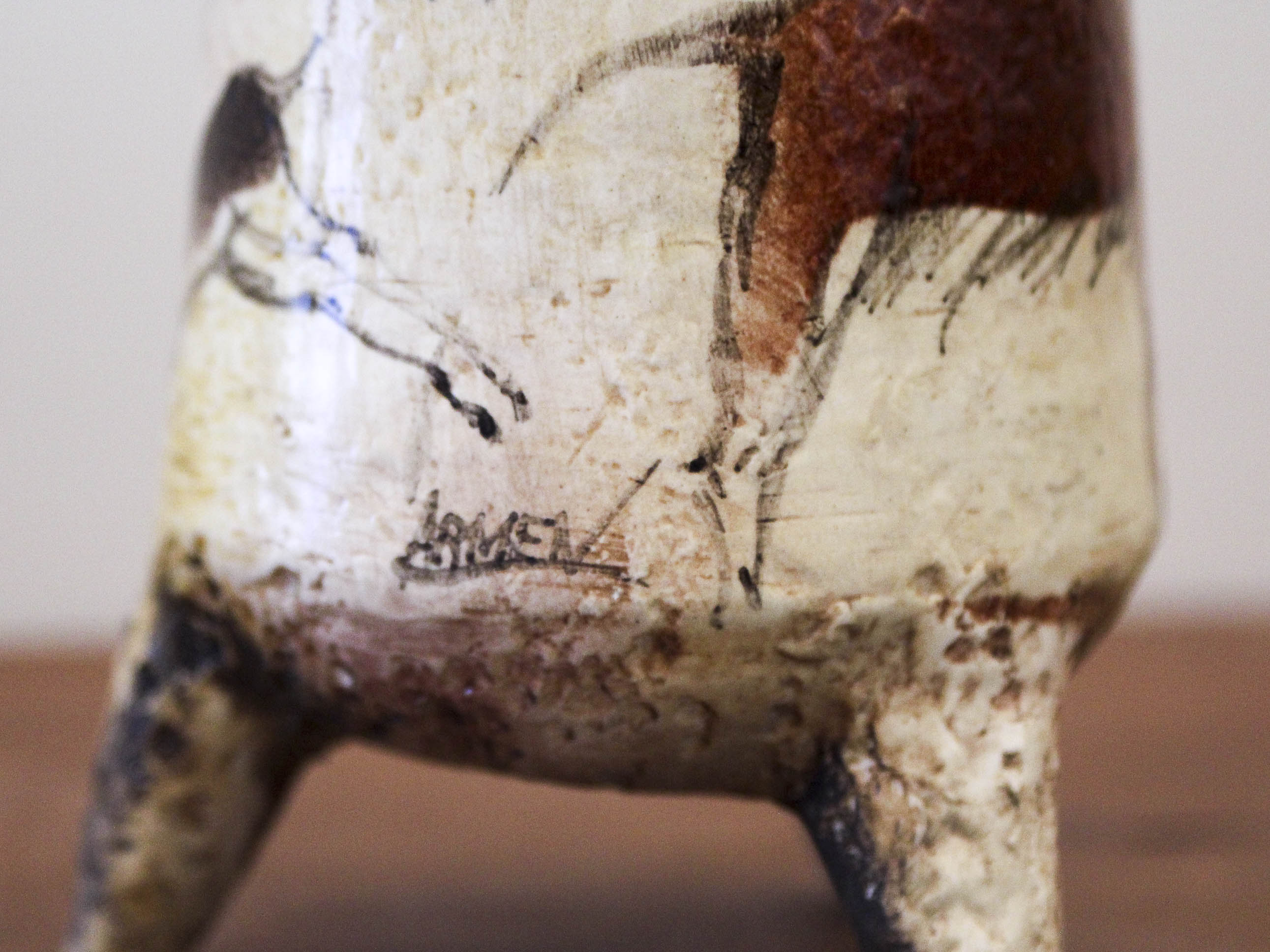 Ceramic tripod vase with parietal decoration by Armen