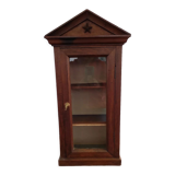 Showcase to pose nineteenth century walnut