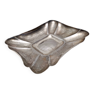 Plateau rectangulaire en métal argenté embossé / Centre de table par Olri, Italie
