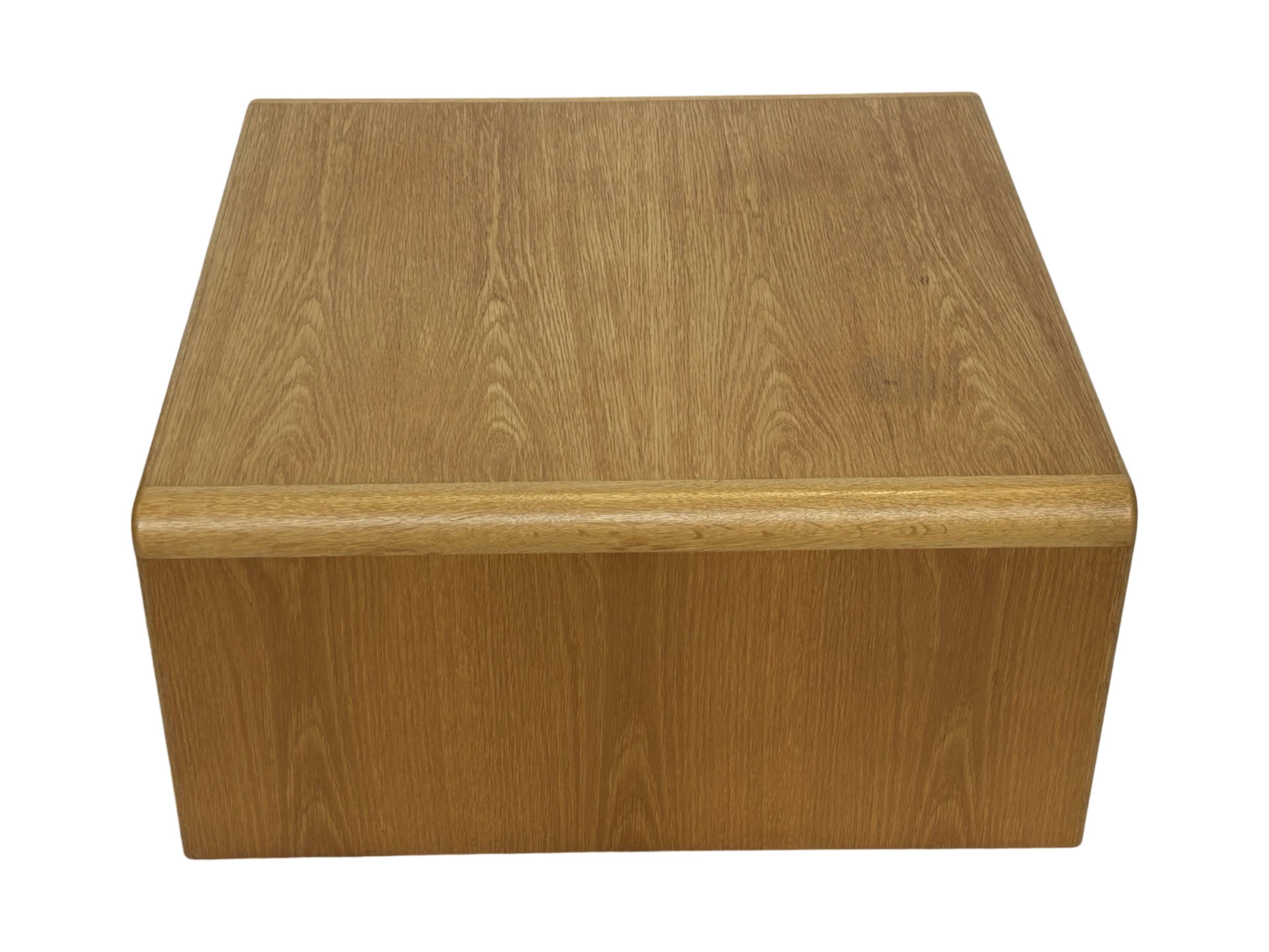 Table basse carrée minimaliste en chêne, années 70
