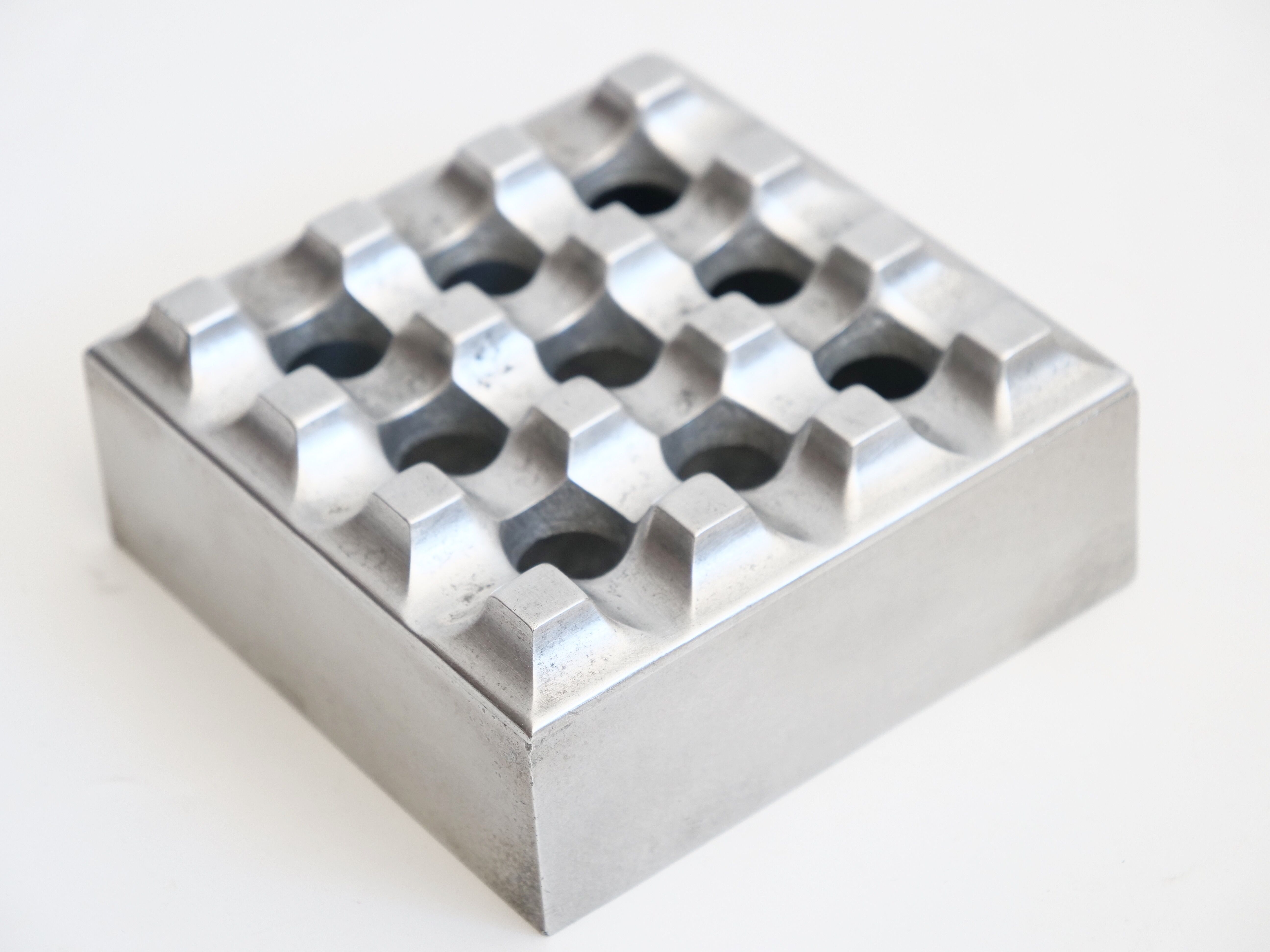 Ashtray of 196 by Swedish designer Holger Backstrom for Industrial Diverse Tin