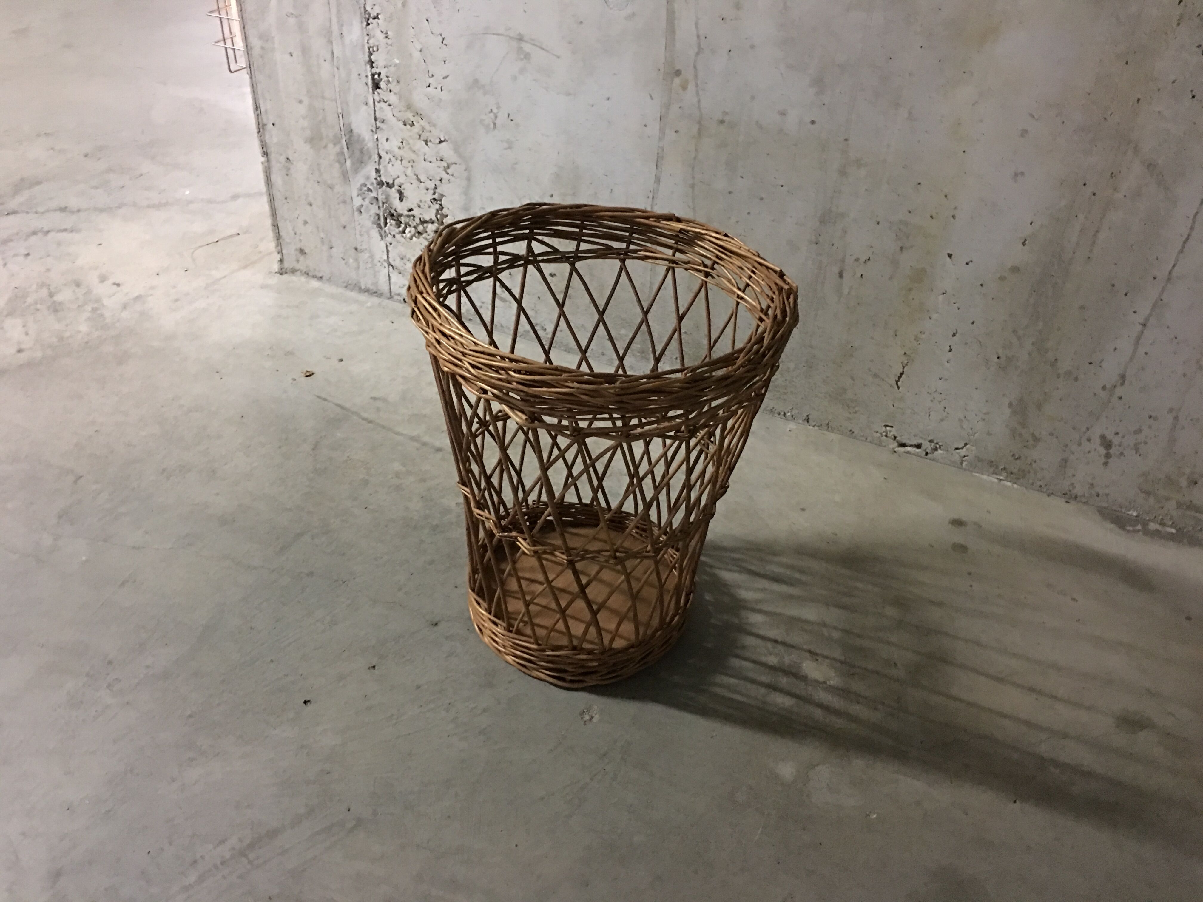 60s rattan basket
