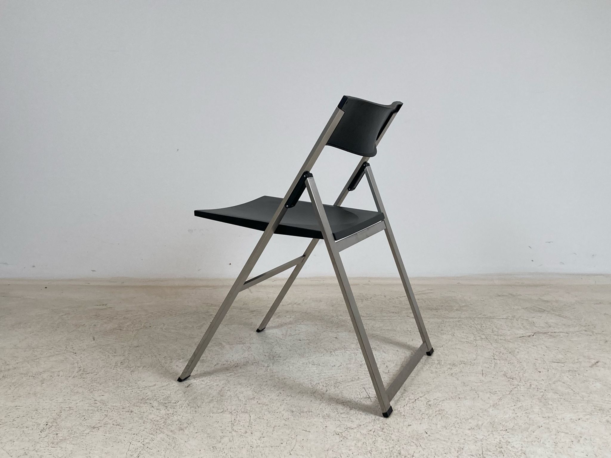 Chaises P08 pliantes par Justus Kolberg pour Tecno 1991