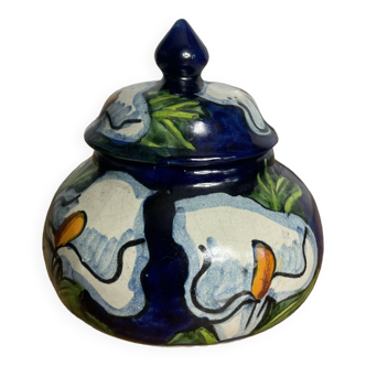 Typical old Mexican Talavera artisanal pottery with Calla Lilly patterns