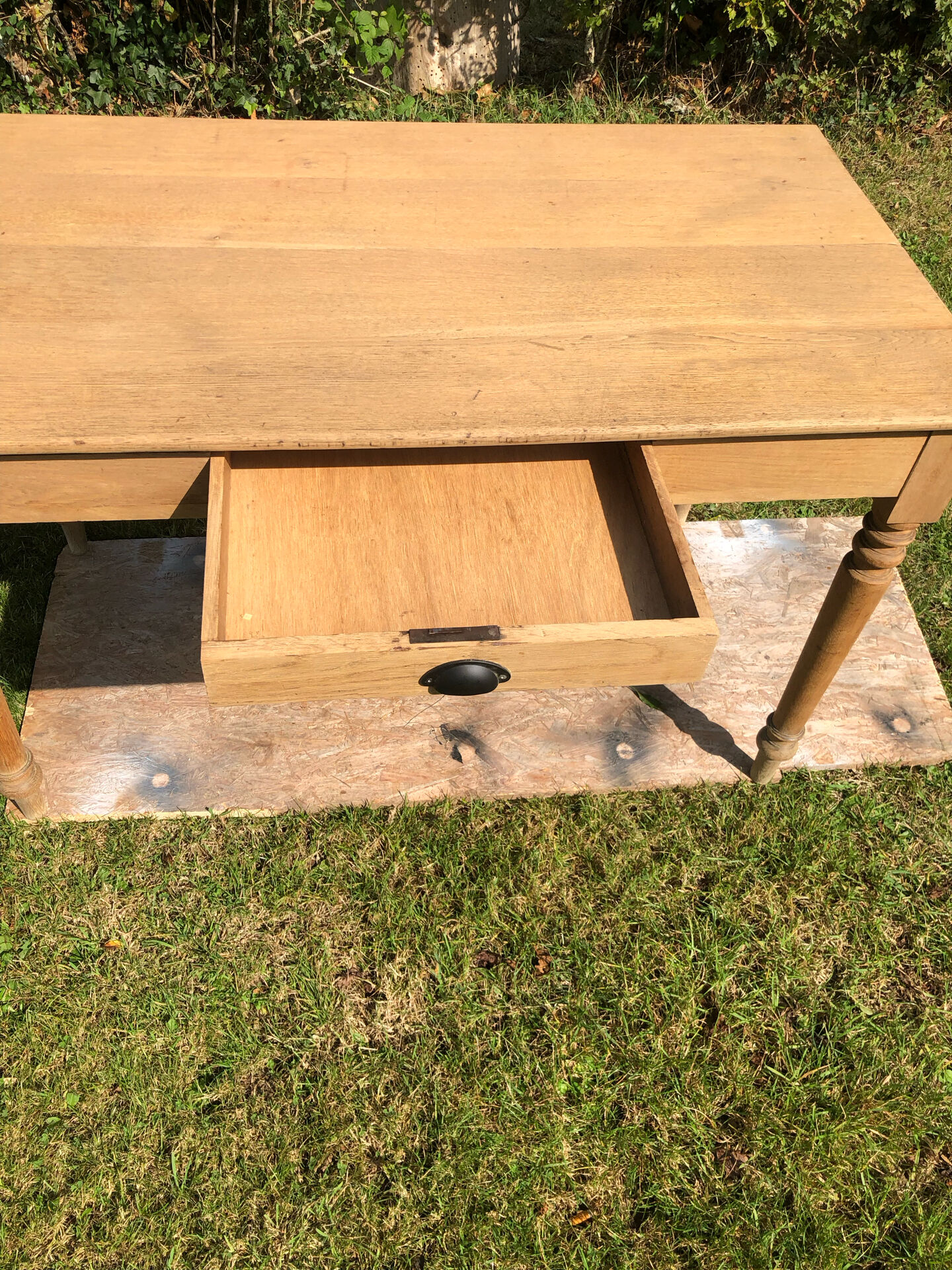 Desk table