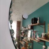 Beveled round mirror