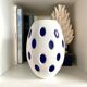 Vase overlay en pâte de verre blanche et bleue