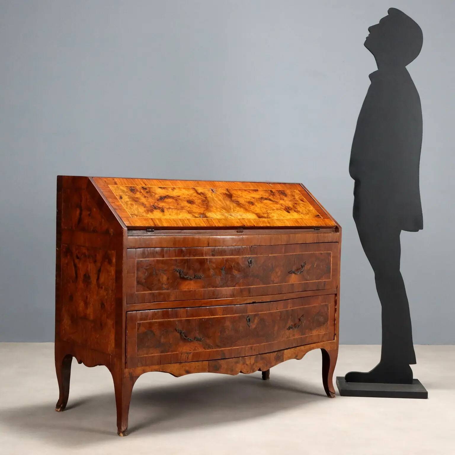 18th-century baroque secretary with a drop-down front in walnut and poplar.