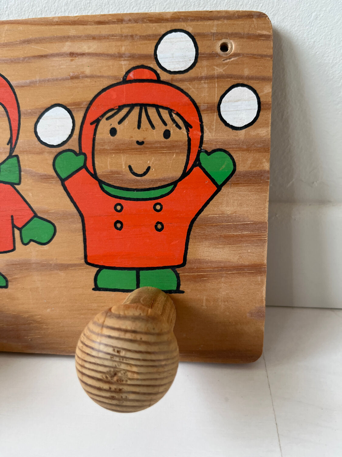 Wall-mounted coat rack