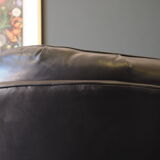 Chesterfield style fauteuil en cuir - tabouret par Hancock - Moore