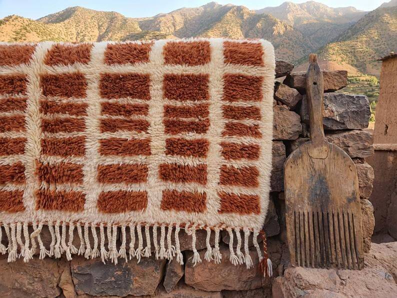 Ecru Moroccan rug with geometric patterns 200cm x 270cm.