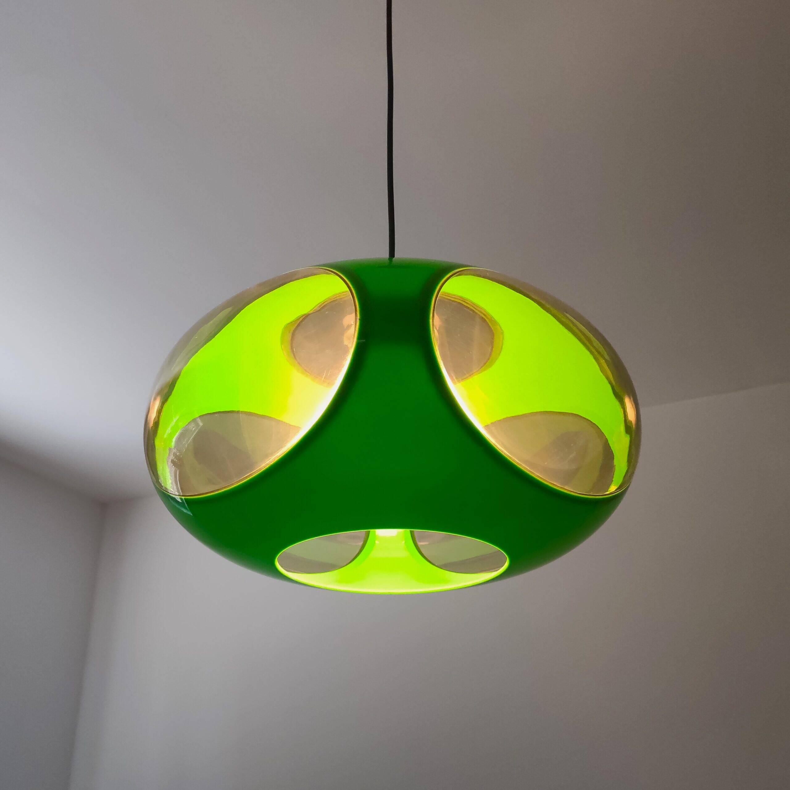 Space age pendant lamp – Massive
