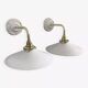 Paire d’appliques murales en opaline blanche