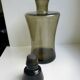 Carafe en verre fumé années 70