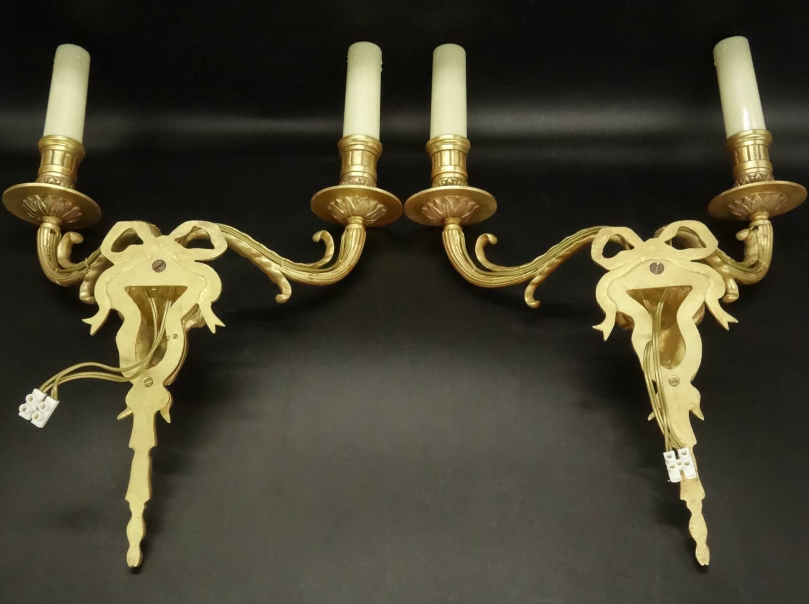 Large pair of wall sconces with male faces in Louis XVI style - bronze