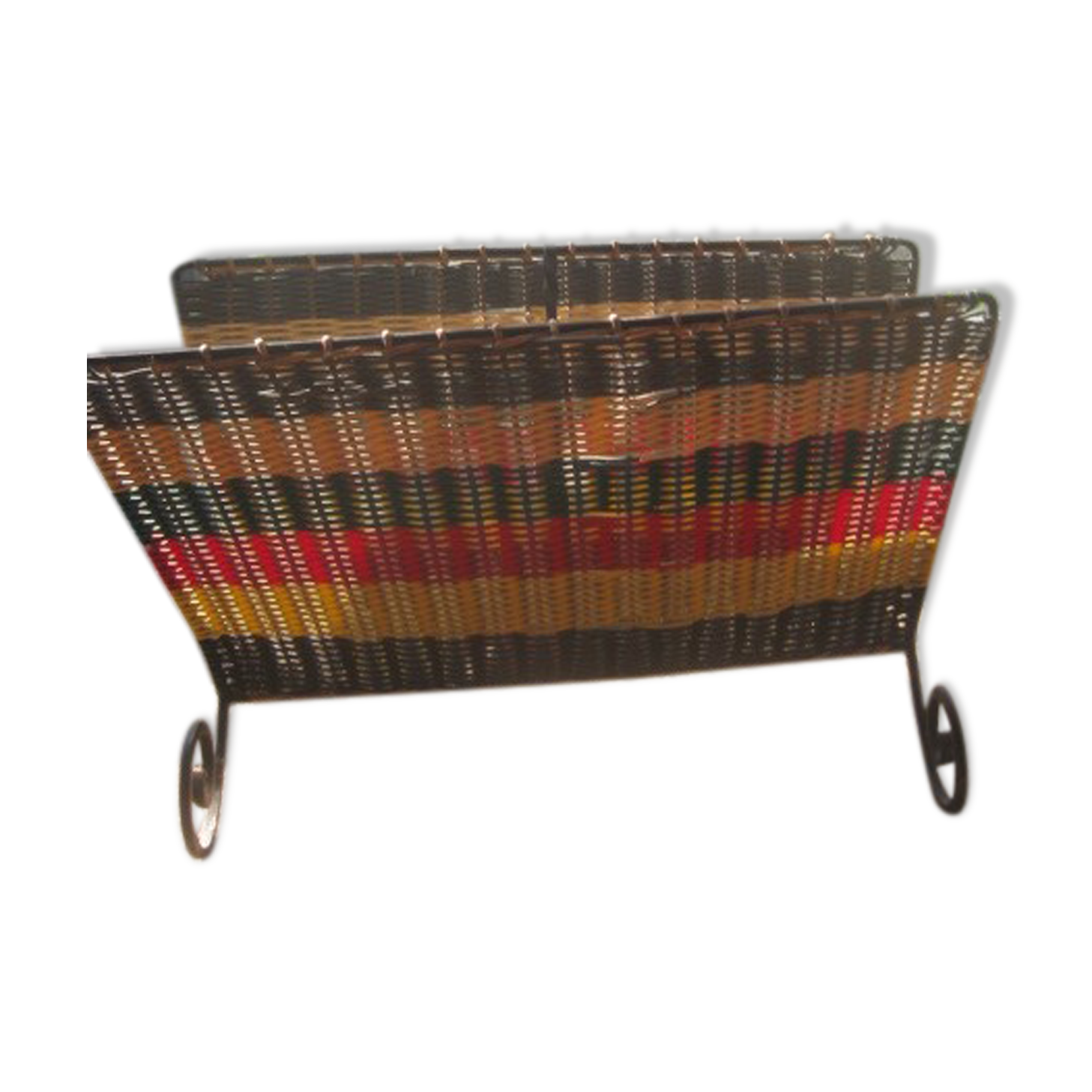 Magazine rack in scoubidou