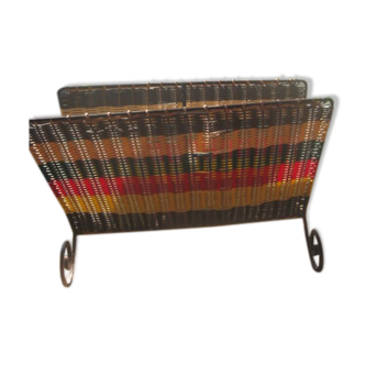 Magazine rack in scoubidou