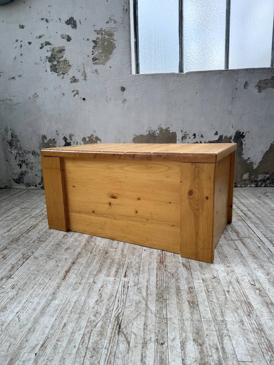 Chest or coffee table Perriand Les Arcs 1800