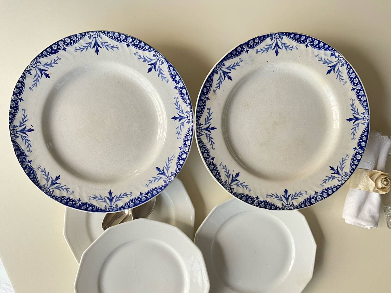 2 cake plates 'iron earth'