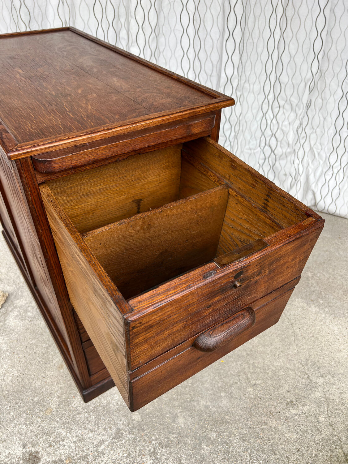 Ancien caisson de bureau en chêne, double face