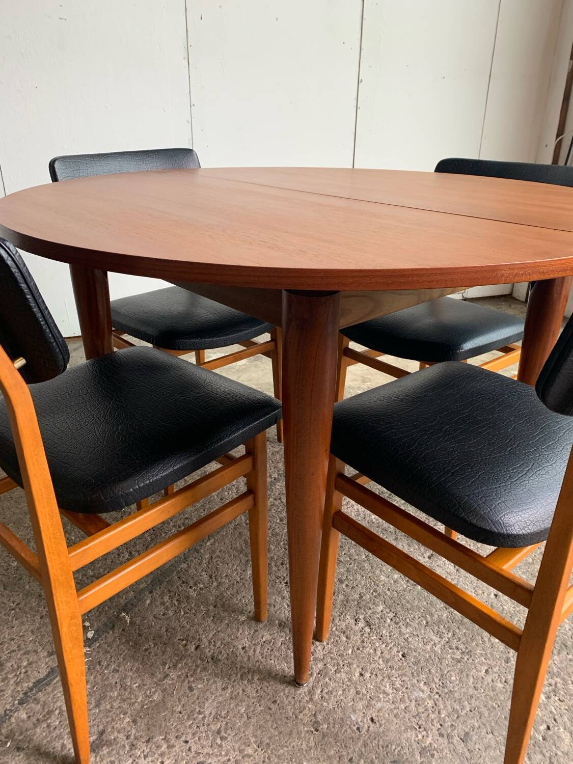 Vintage round extendable table