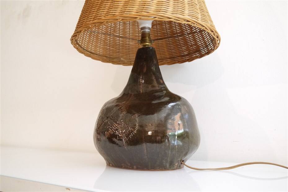 Ceramic and rattan lamp from the 20th century.