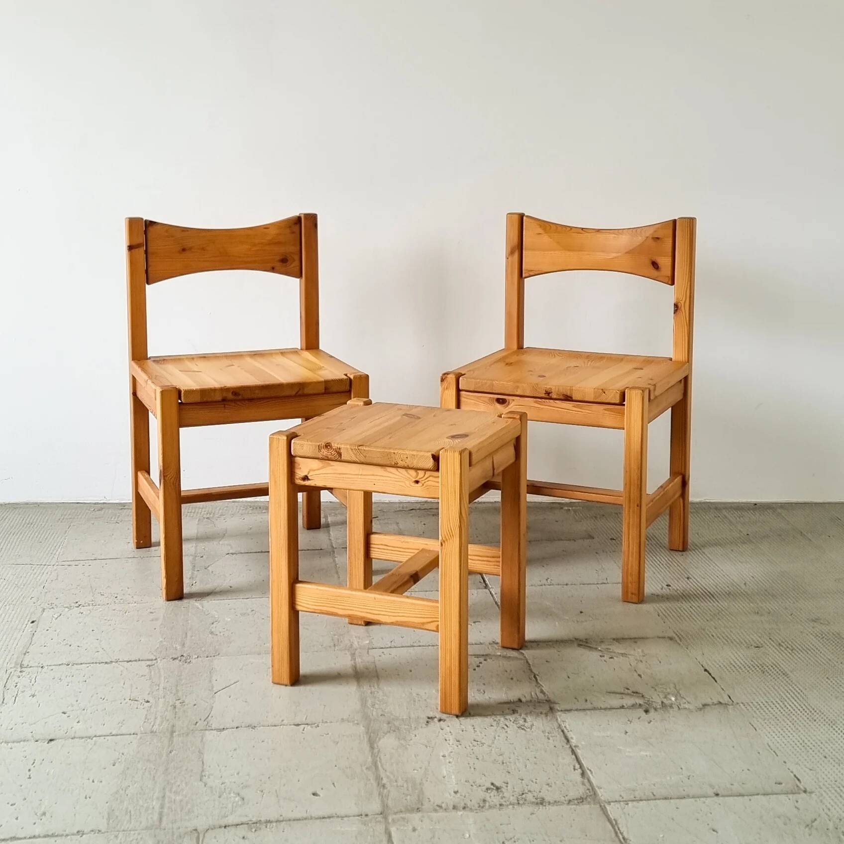 Dining chairs and Hongisto stool in pine wood by Ilmari Tapiovaara